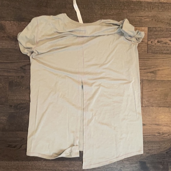 Lululemon gray shirt comfy tshirt 6 - Picture 2 of 4